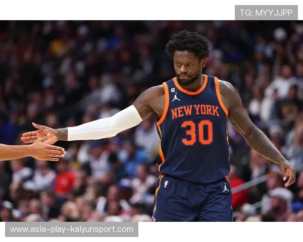 尼克斯兰德尔突破急停高难度跳投,稳稳命中 尼克斯兰德尔突破急停高难度跳投,稳稳命中