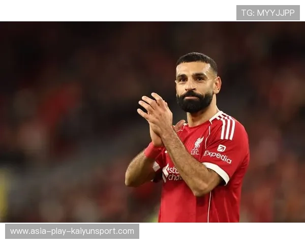 利物浦前场快速抢回球权，萨拉赫射门被扑出